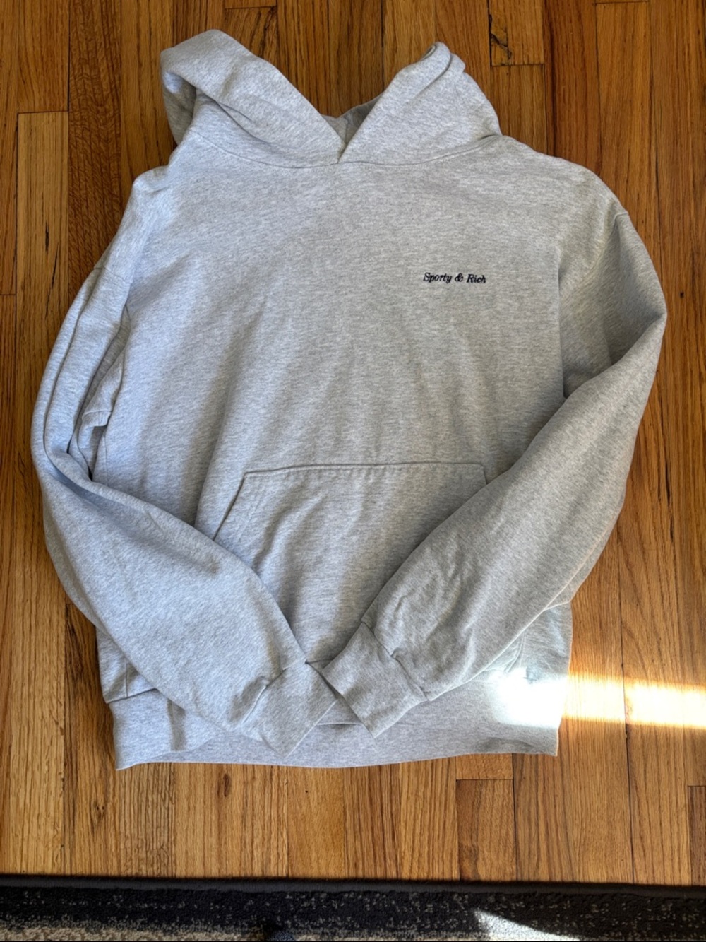 Sporty & Rich Light Gray Pullover Hoodie with Subtle Chest Logo